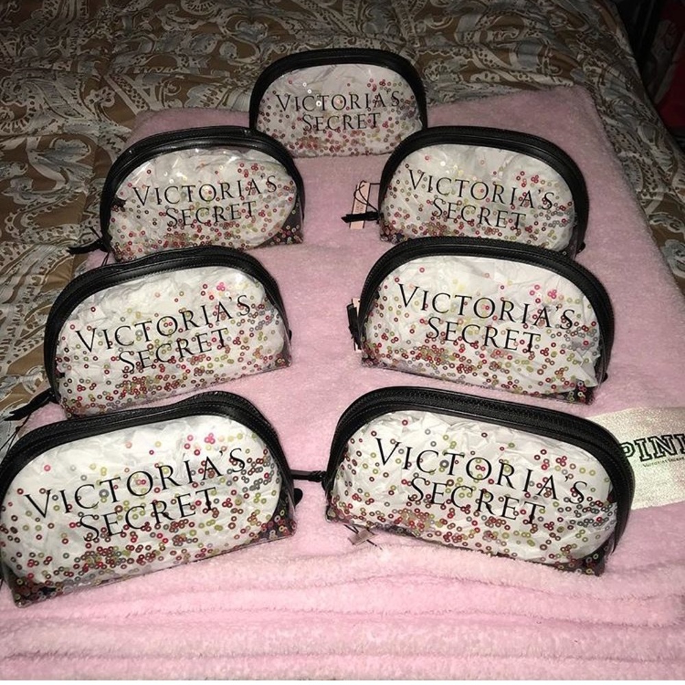 NWT. ONE VS Makeup bag